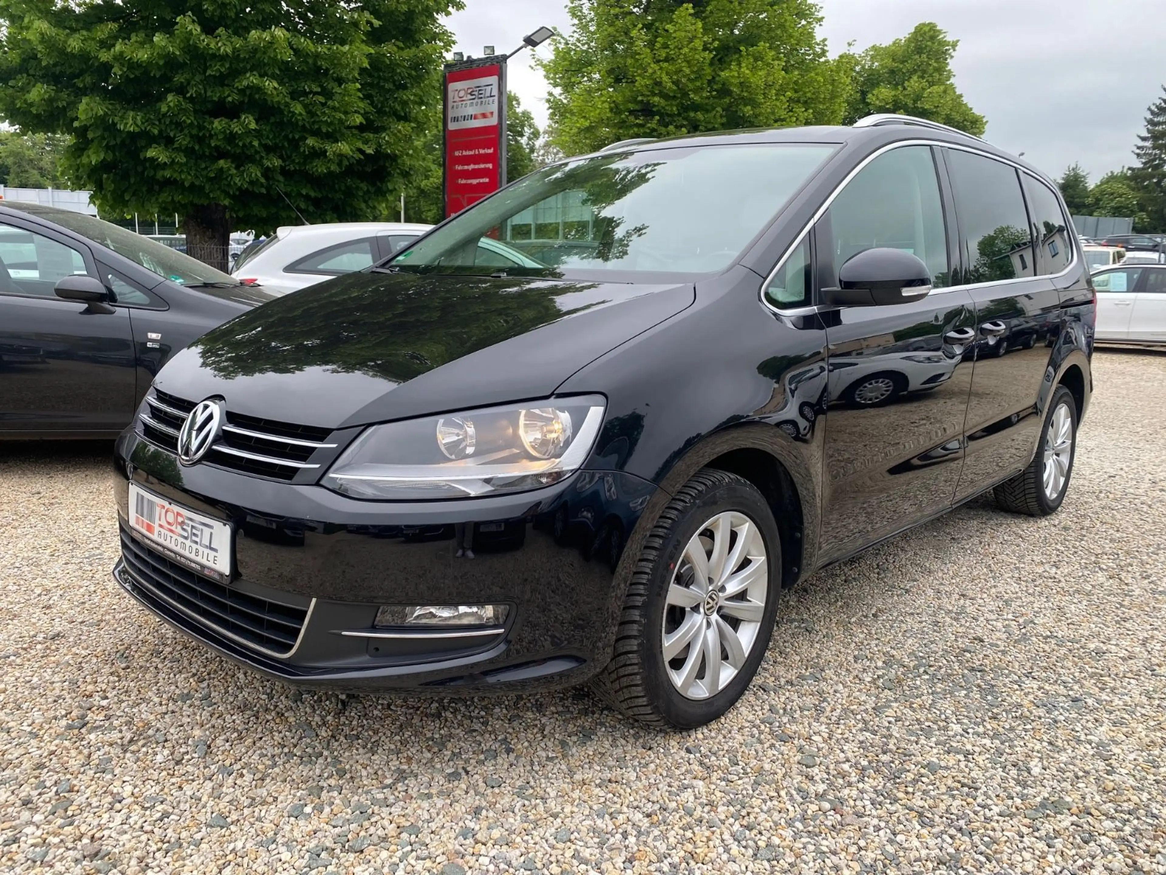 Volkswagen Sharan 2.0 TDI DSG BlueMotion Tech Highline — photo 3