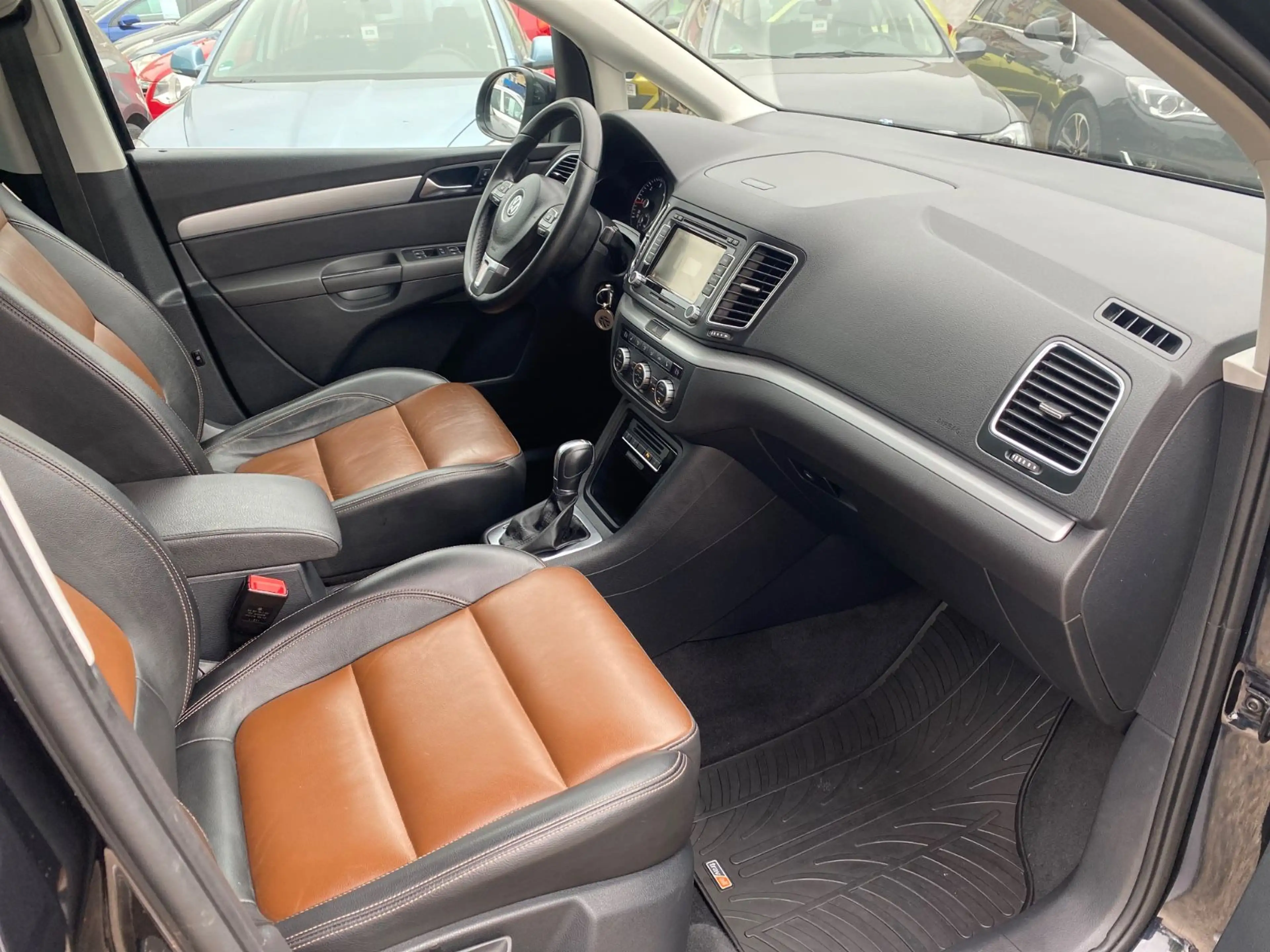 Volkswagen Sharan 2.0 TDI DSG BlueMotion Tech Highline — photo 12