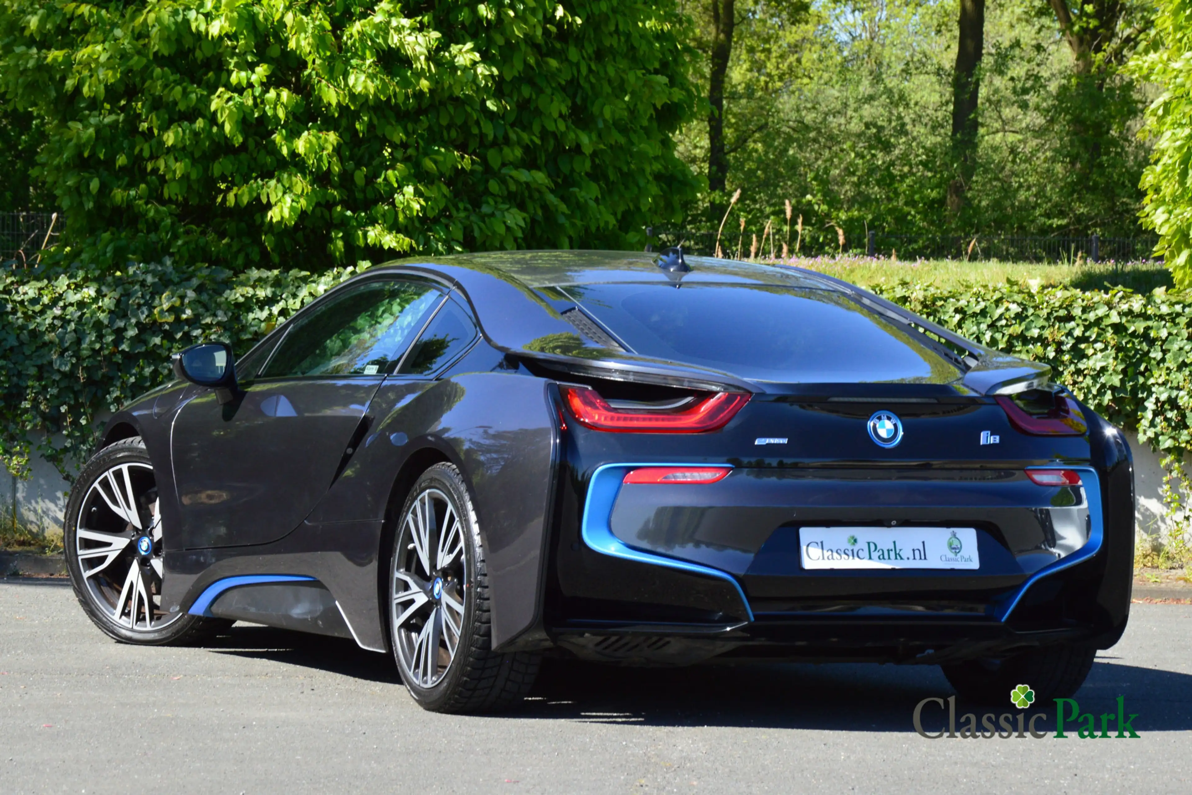 BMW i8 — photo 3