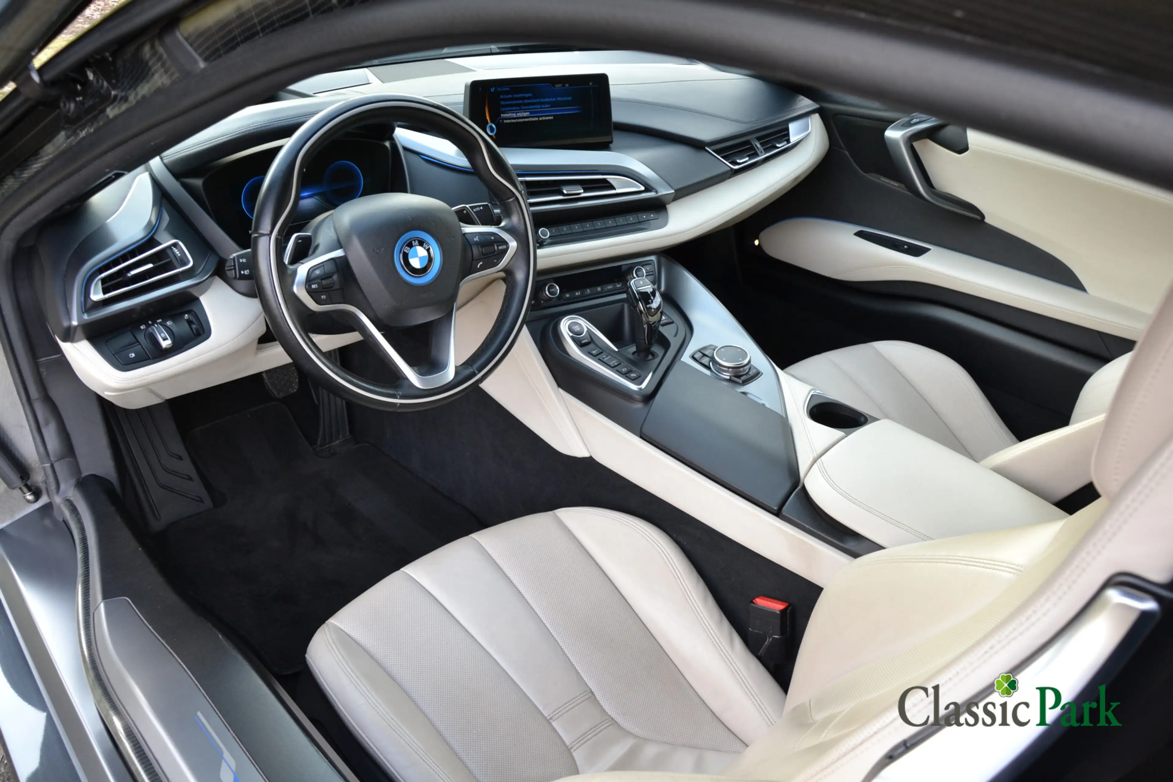 BMW i8 — photo 14