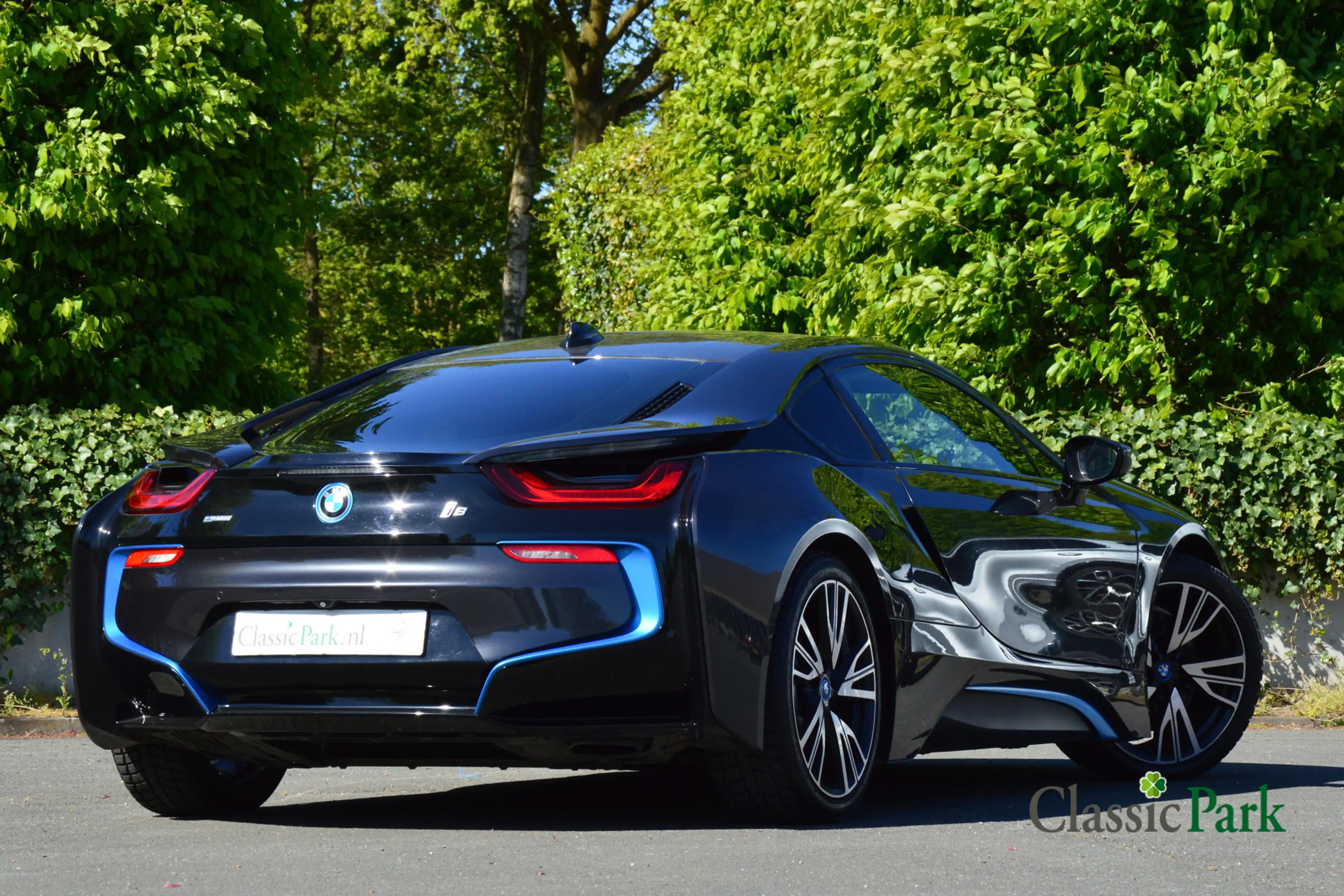 BMW i8 — photo 5