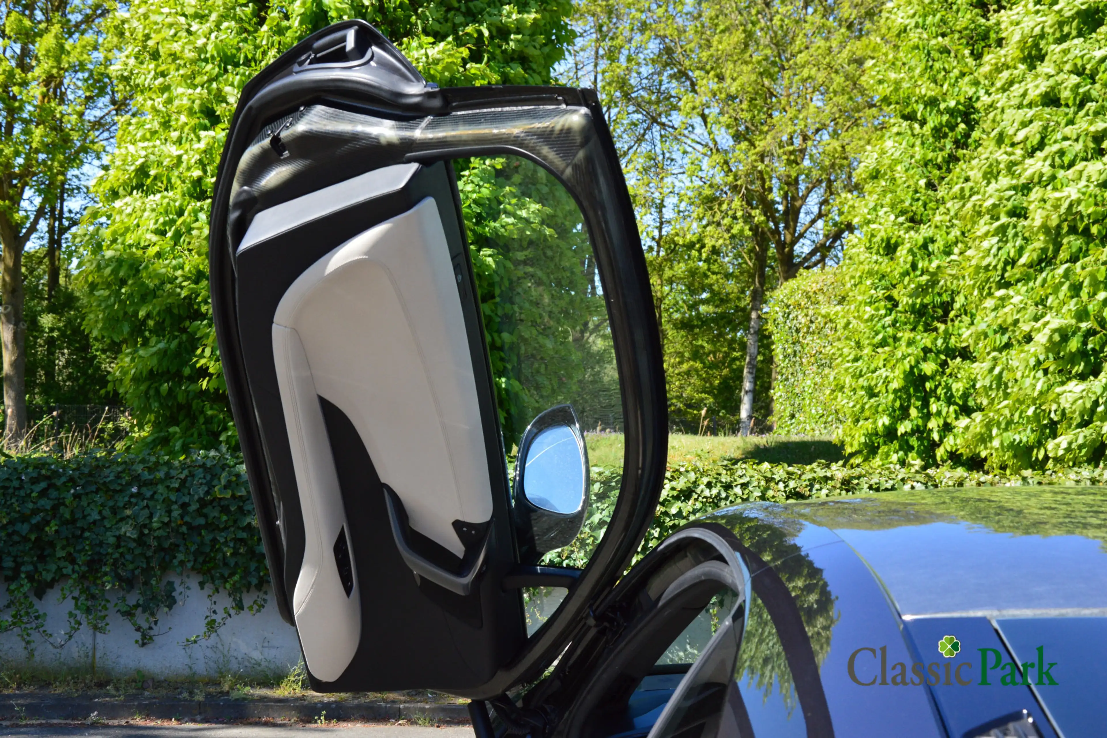 BMW i8 — photo 11