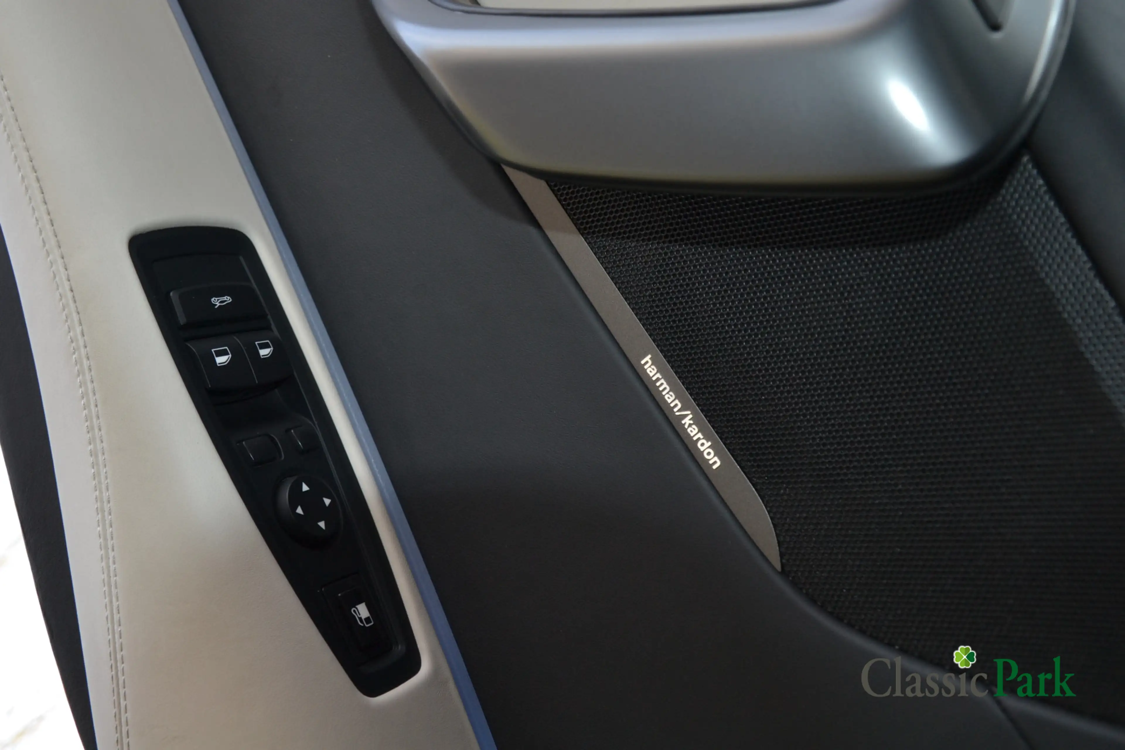 BMW i8 — photo 12