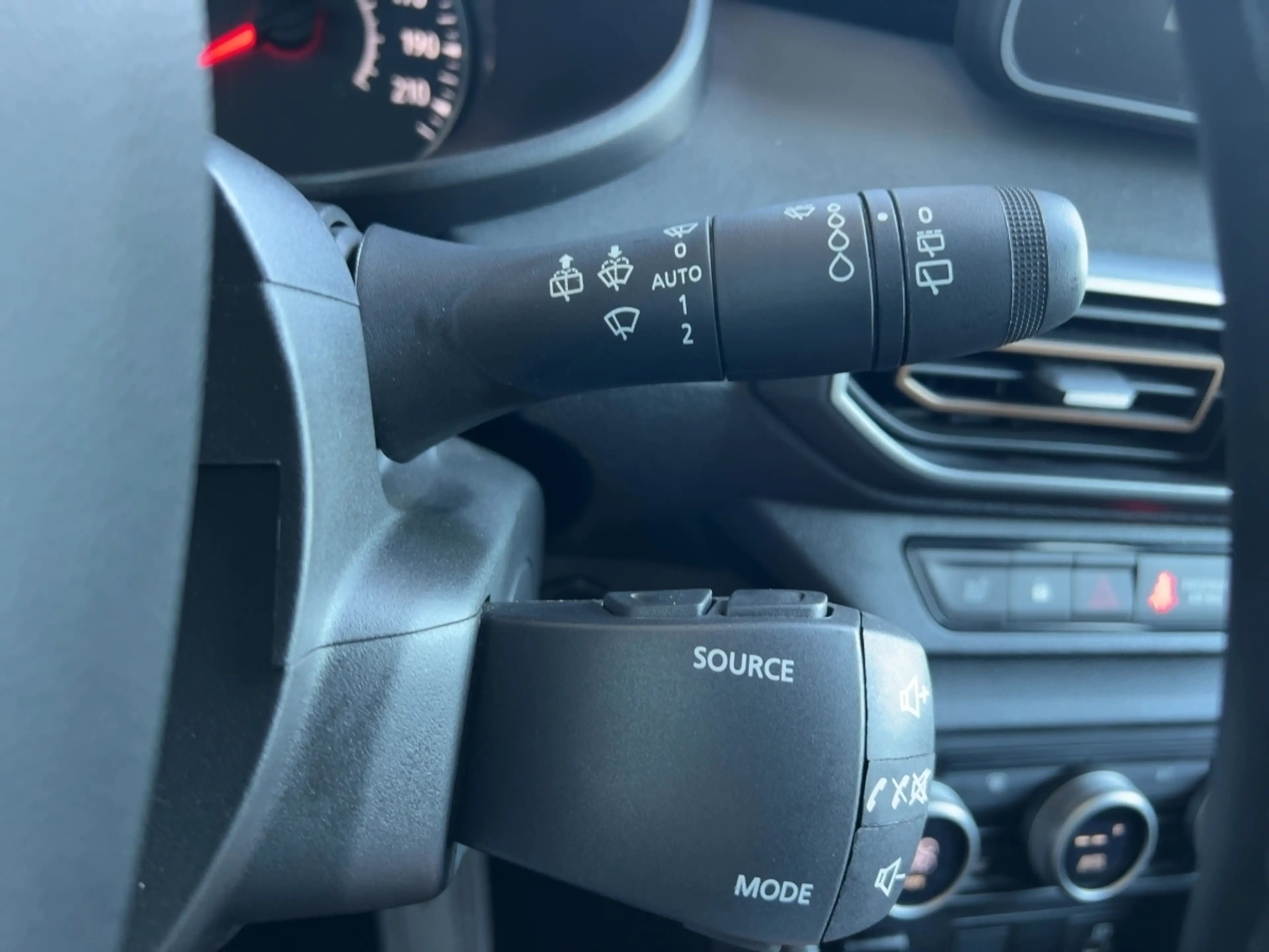 Dacia Jogger Extreme+ TCe 100 ECO-G SHZ Rückfahrkamera — photo 17