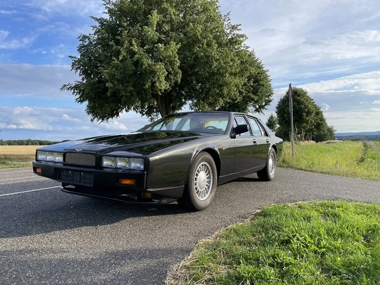 Aston Martin Lagonda Nero - 1
