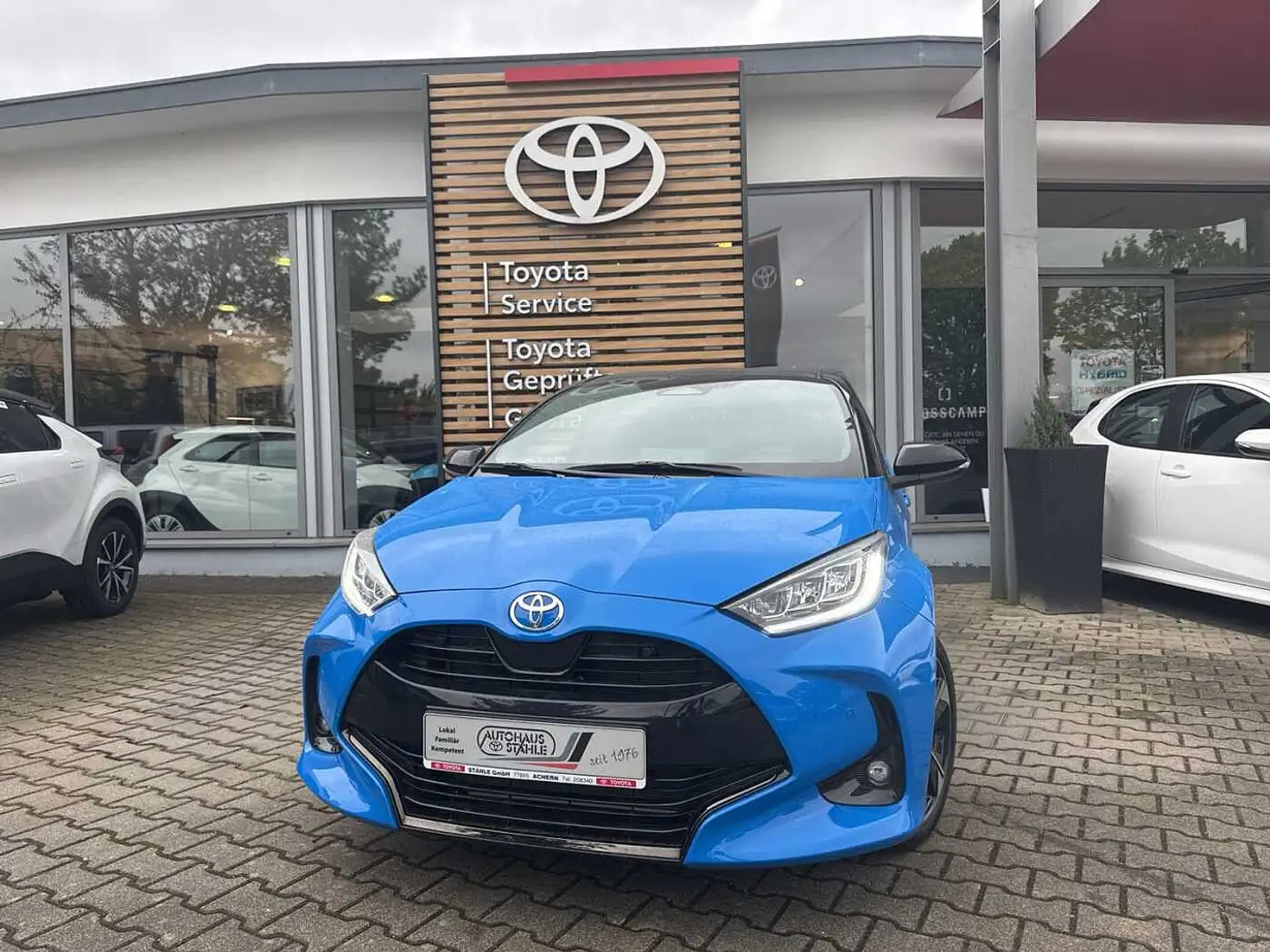 Toyota Yaris Hybrid 5-Türer 130 1.5 VVT-i Premiere Edition 130P Blau - 1