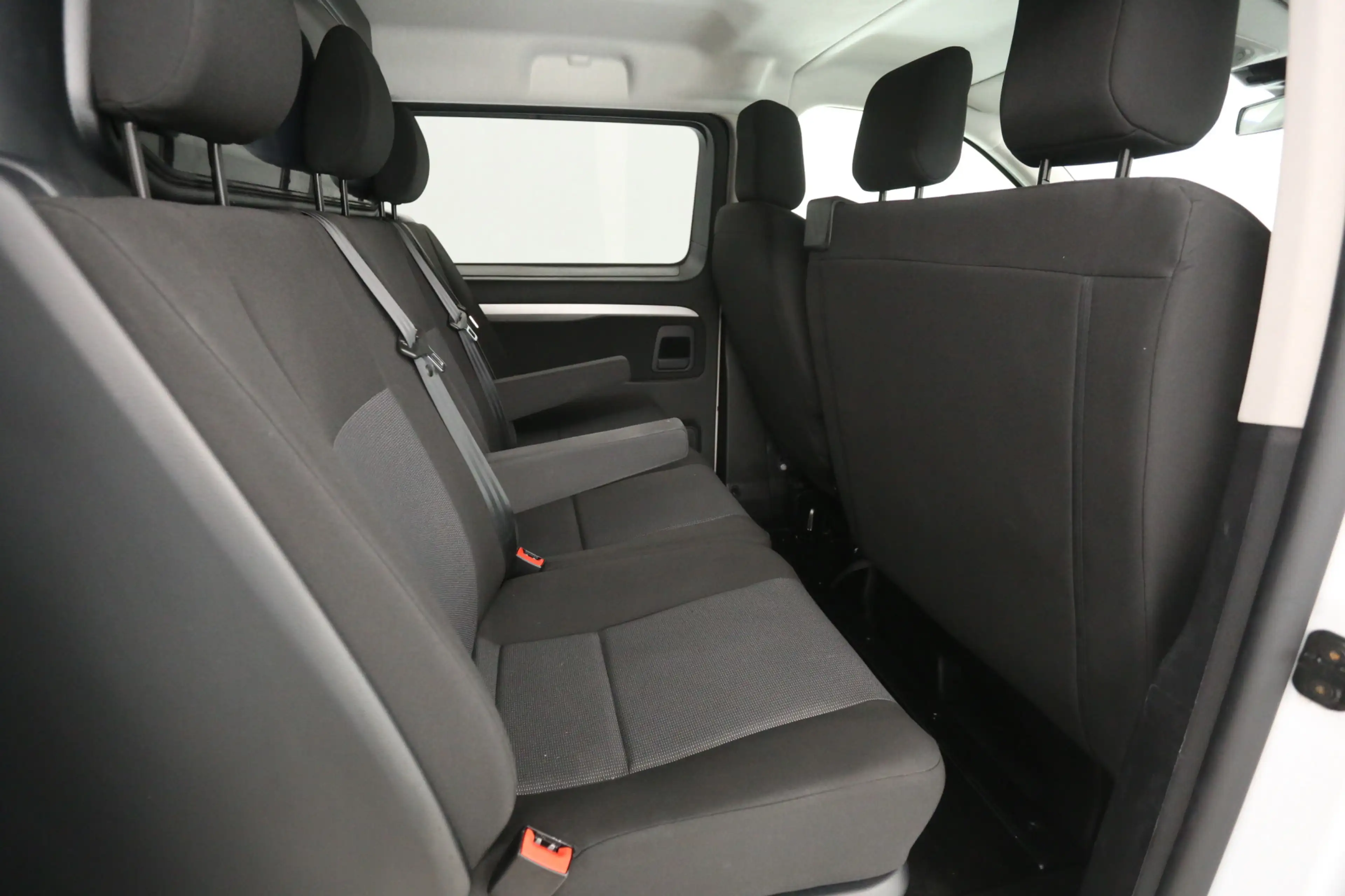 Opel Vivaro Citroën Jumpy 2.0 BlueHDI 145PK L3H1 | DC | 6 Zits — photo 3