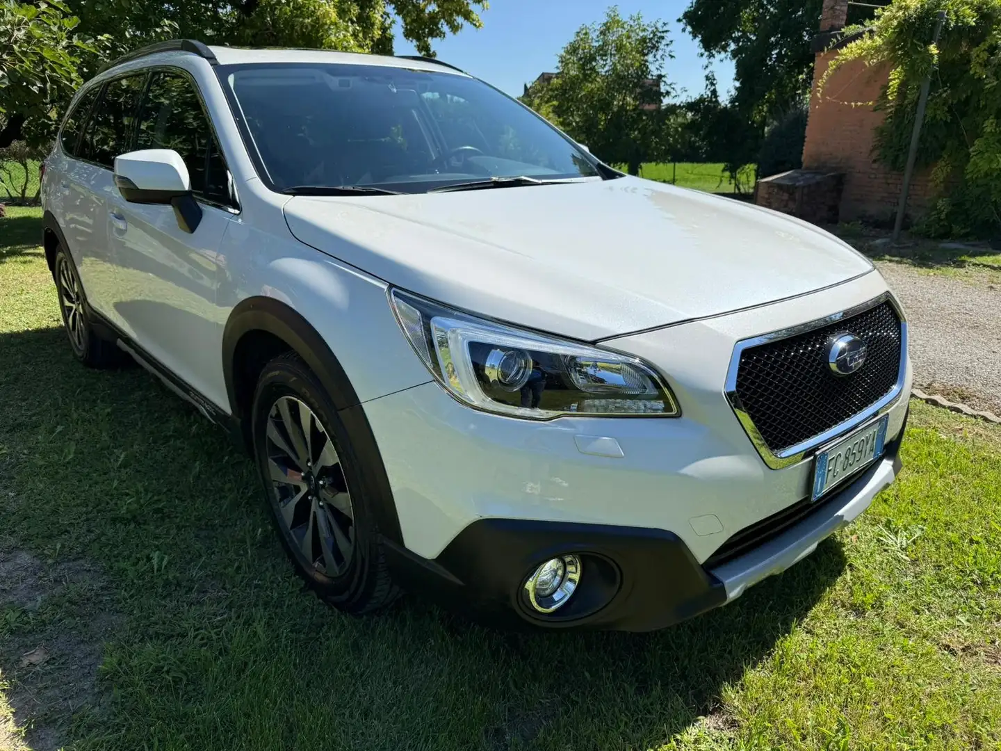 Subaru OUTBACK Outback V 2015 2.0d Unlimited lineartronic Белый - 2