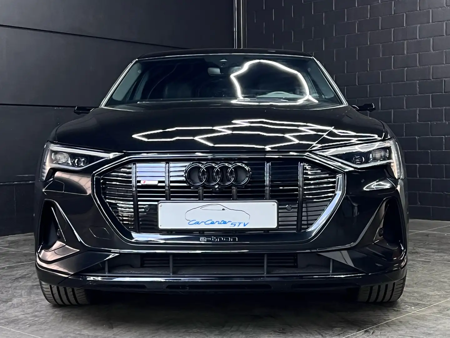 Audi e-tron 55 Quattro 95 kWh / S Line / Full black / 2022 Zwart - 2