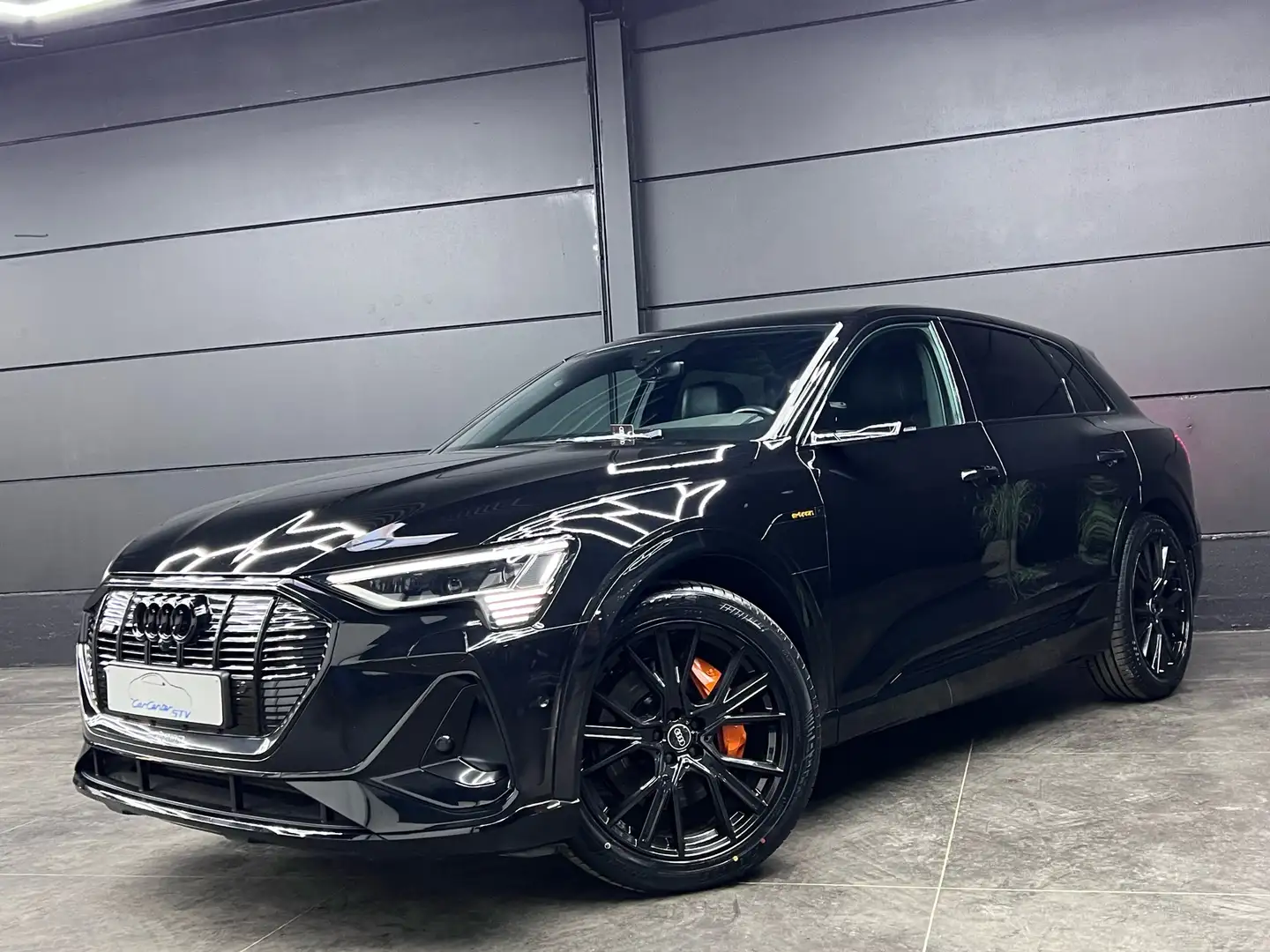 Audi e-tron 55 Quattro 95 kWh / S Line / Full black / 2022 Zwart - 1