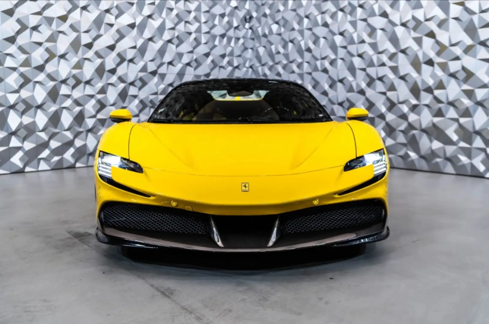 Ferrari SF90 Spider Geel - 2