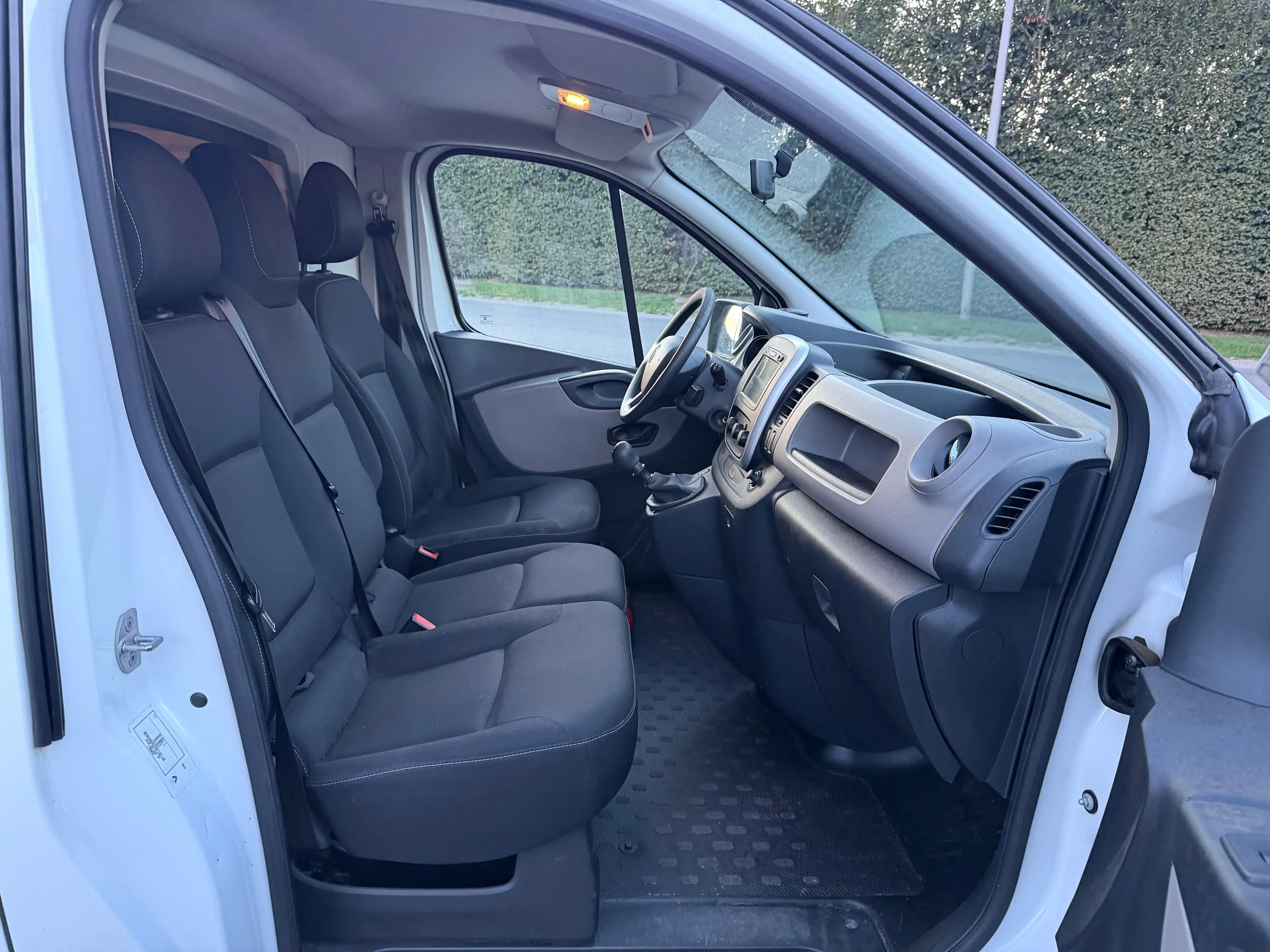 Renault Trafic — photo 8