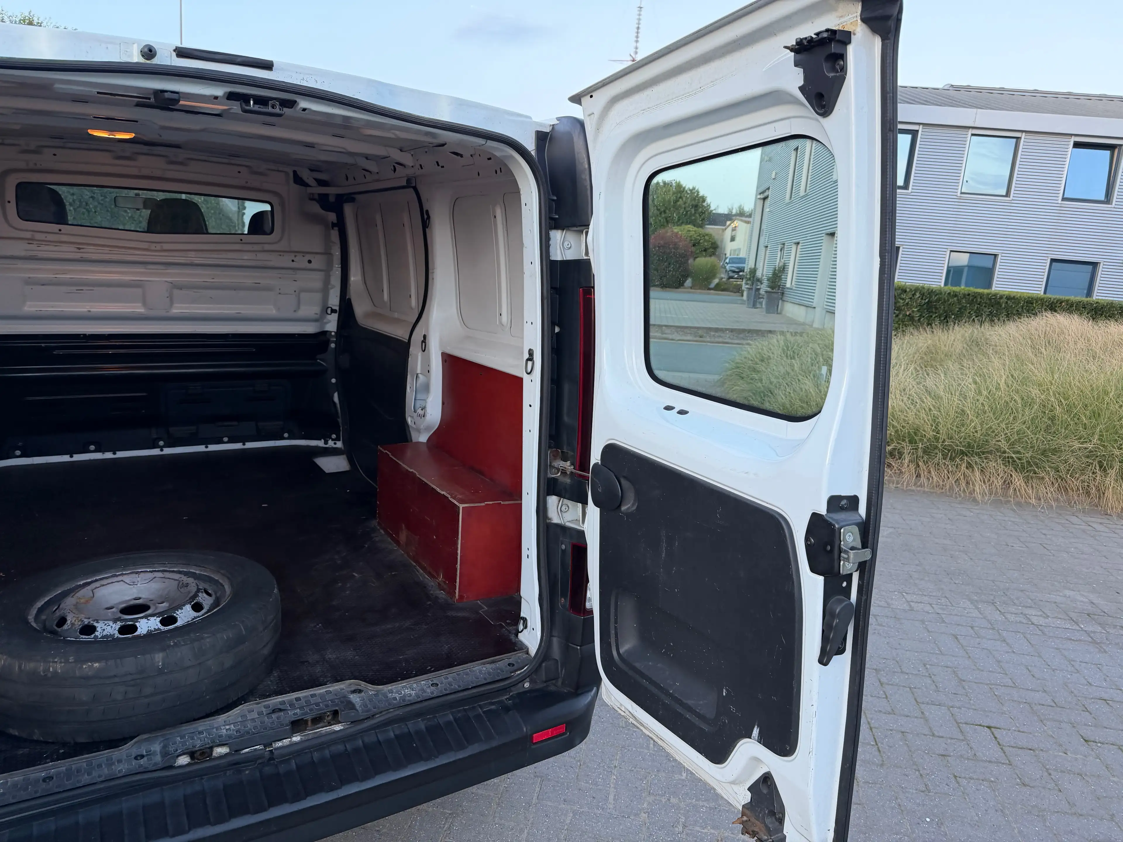 Renault Trafic — photo 14