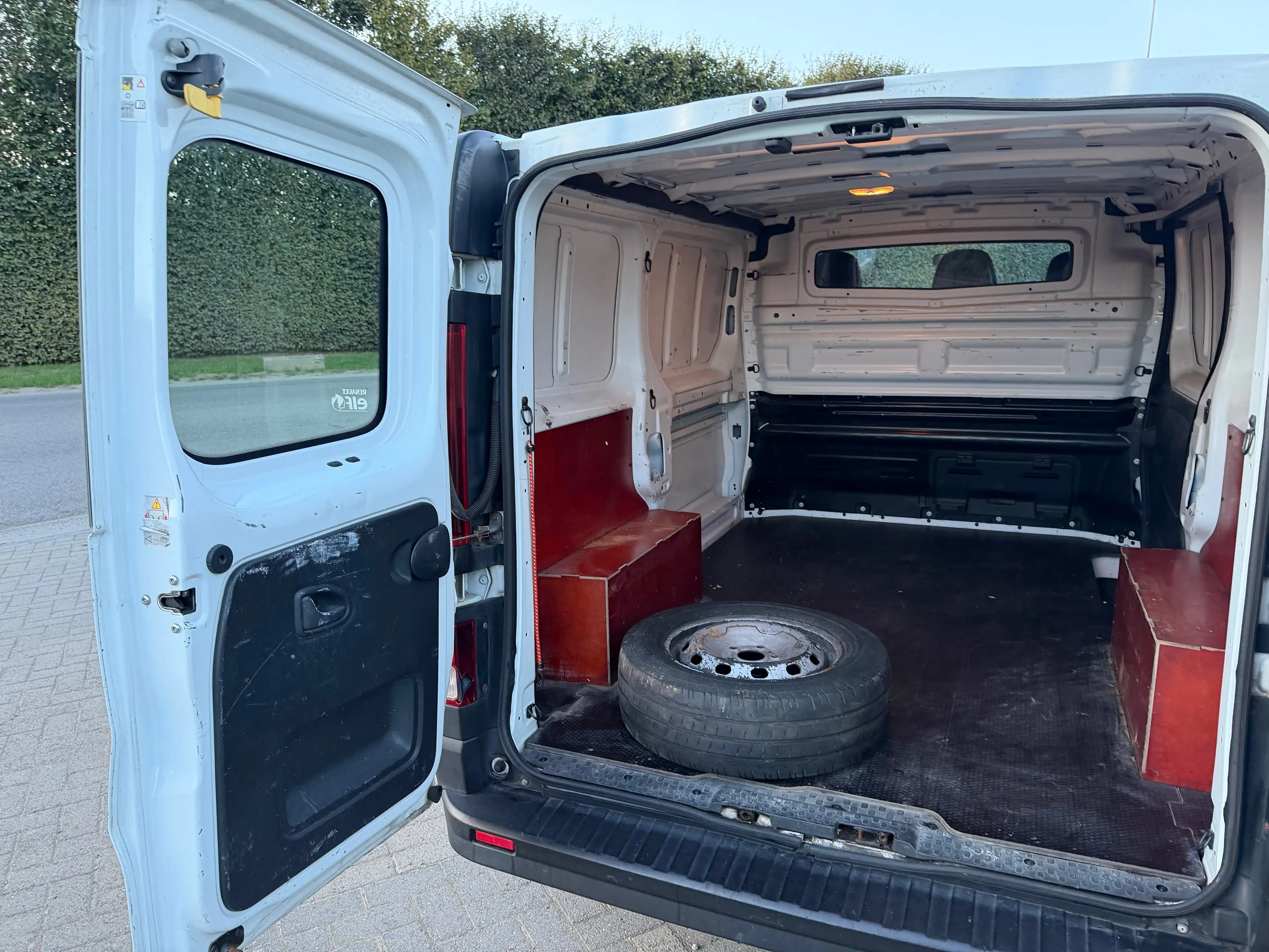 Renault Trafic — photo 15