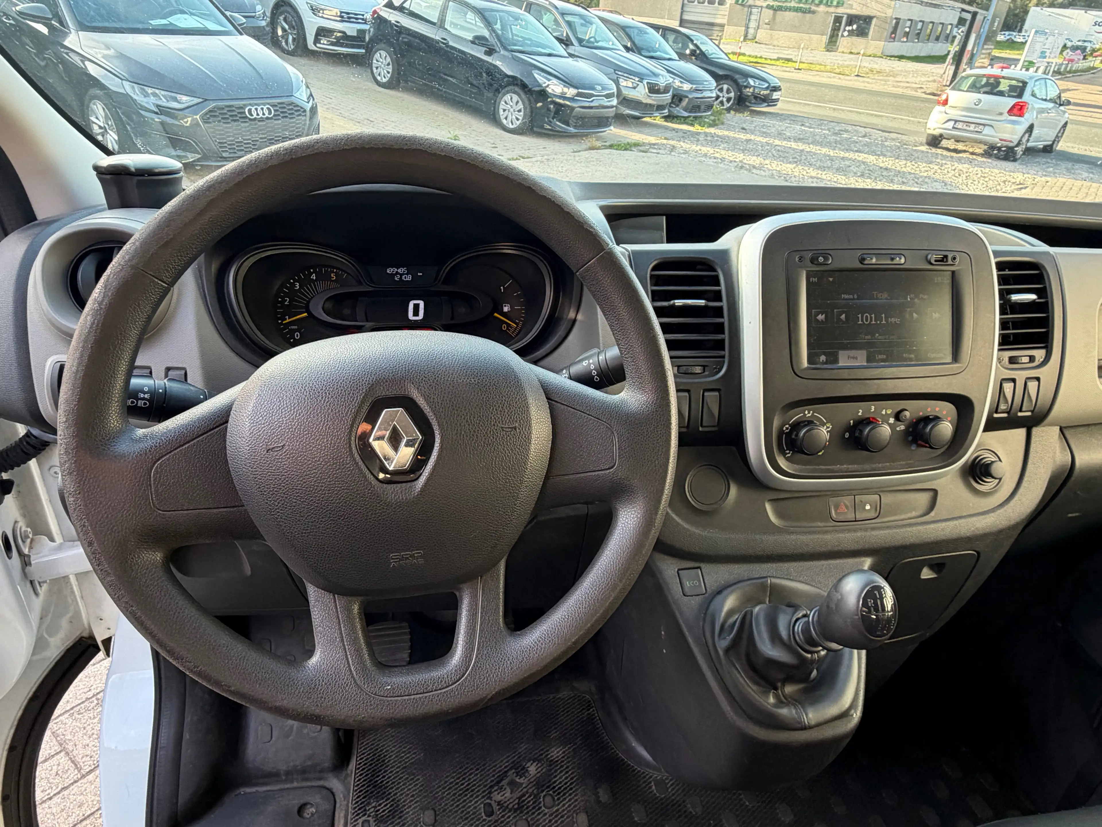 Renault Trafic — photo 9