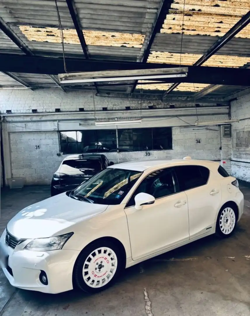 Lexus CT 200h - 1