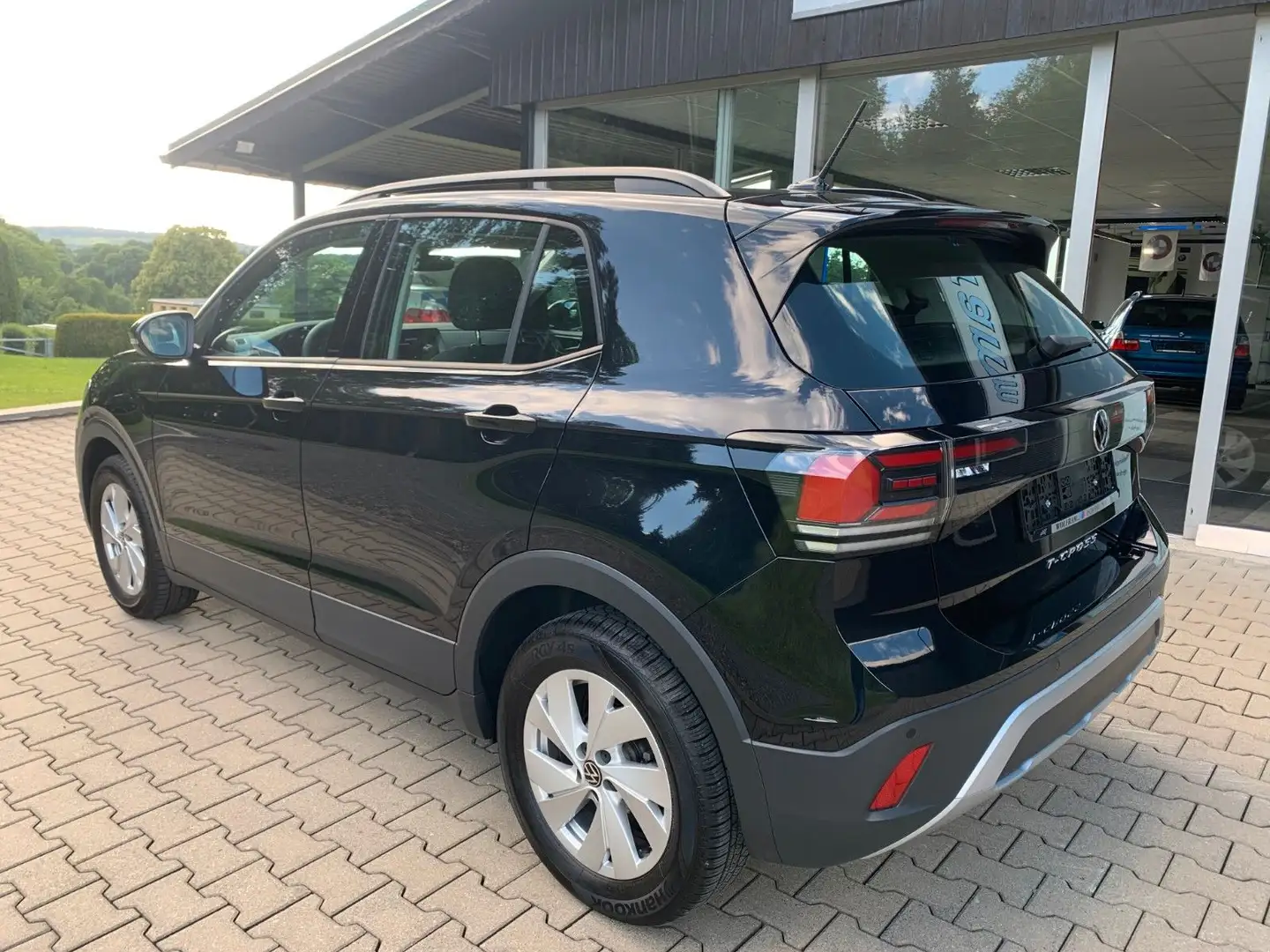 Volkswagen T-Cross 1.0 TSI 85 kW Life Schwarz - 2