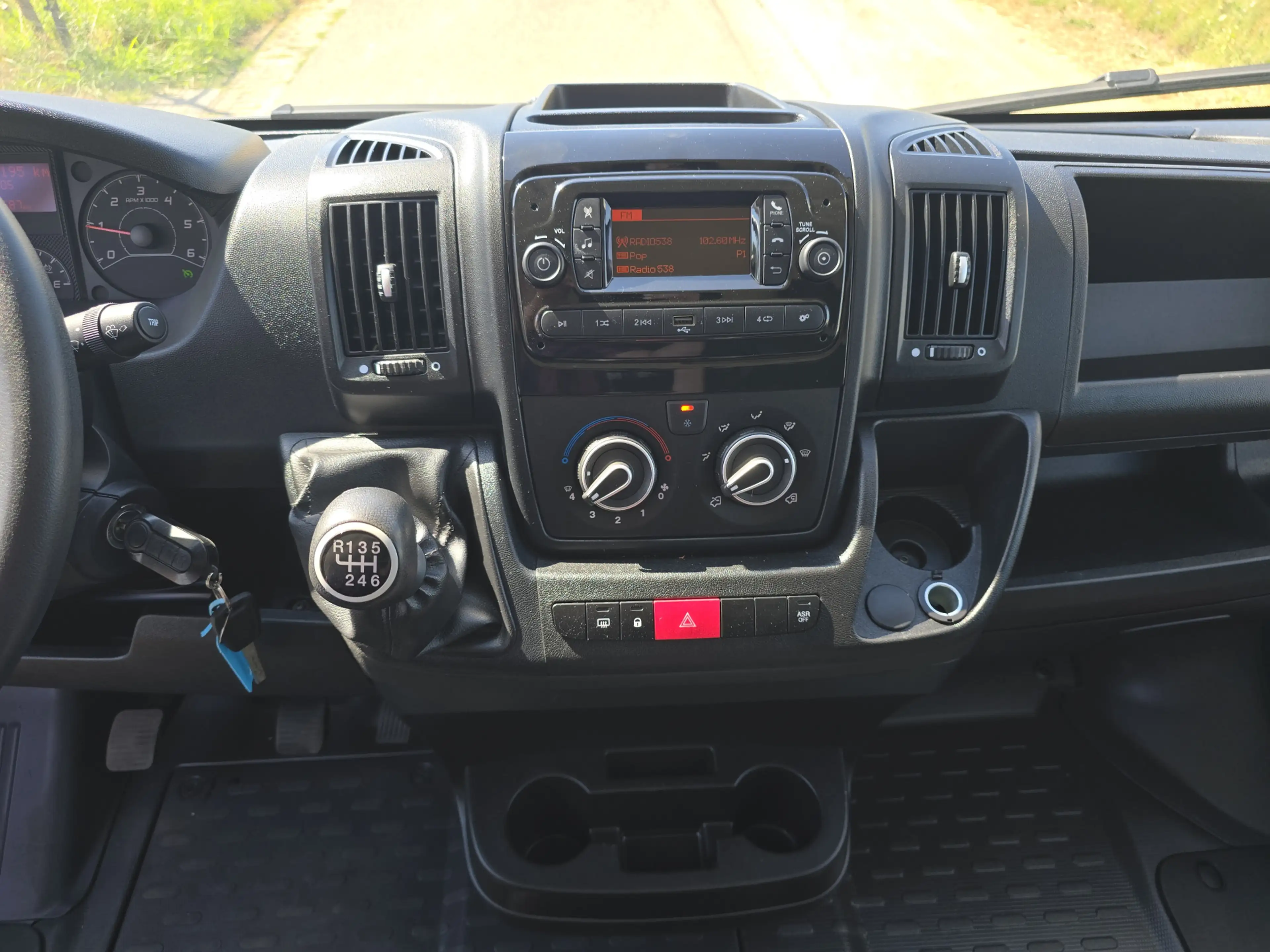Peugeot Boxer 2.2 BlueHDi L2 H2 - 140 Pk - Euro 6 - Airco - Crui — photo 14