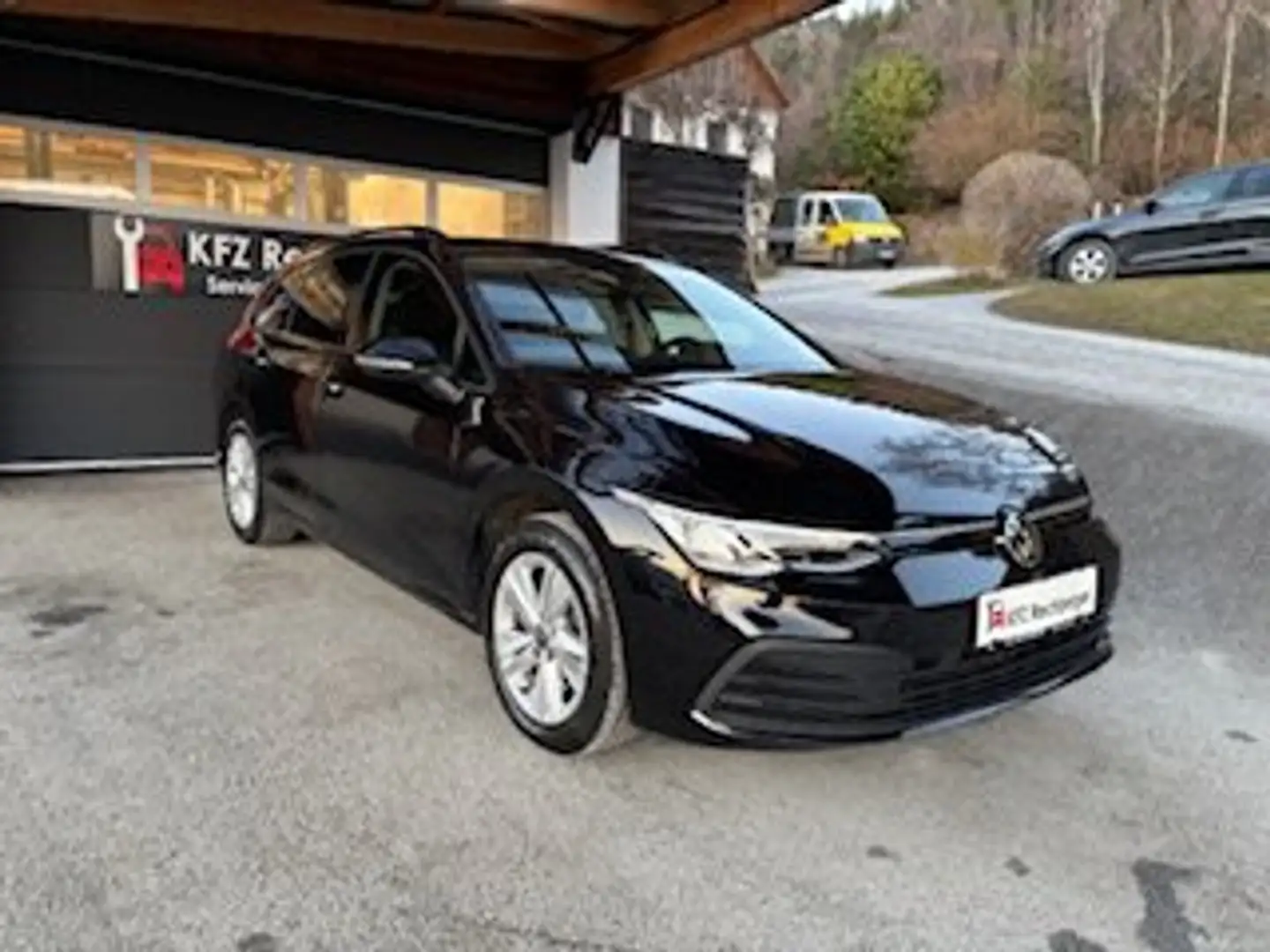 Volkswagen Golf Variant Life LED SHZ NAVI APP MULTI ACC HEIZUNG KLIMATR. Schwarz - 1