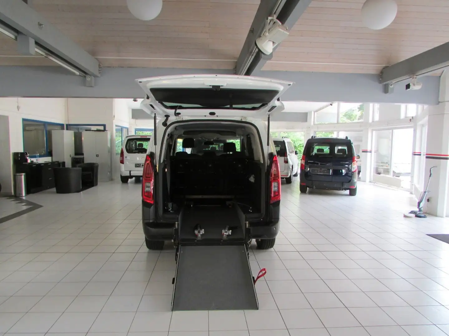 Citroen Berlingo Feel XL Rollstuhltr./ Rampe Weiß - 2