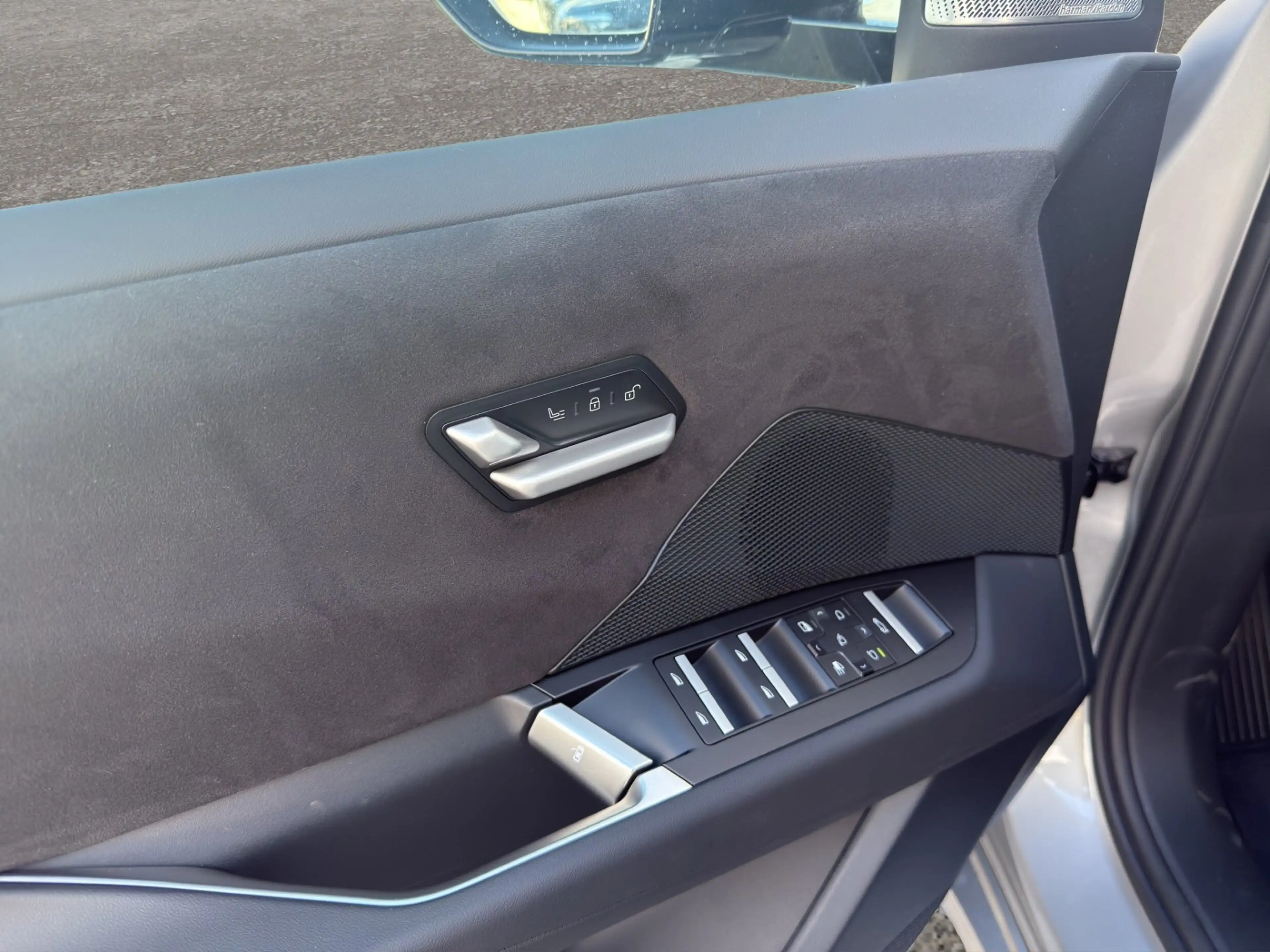 BMW iX3 40 sDrive — photo 9