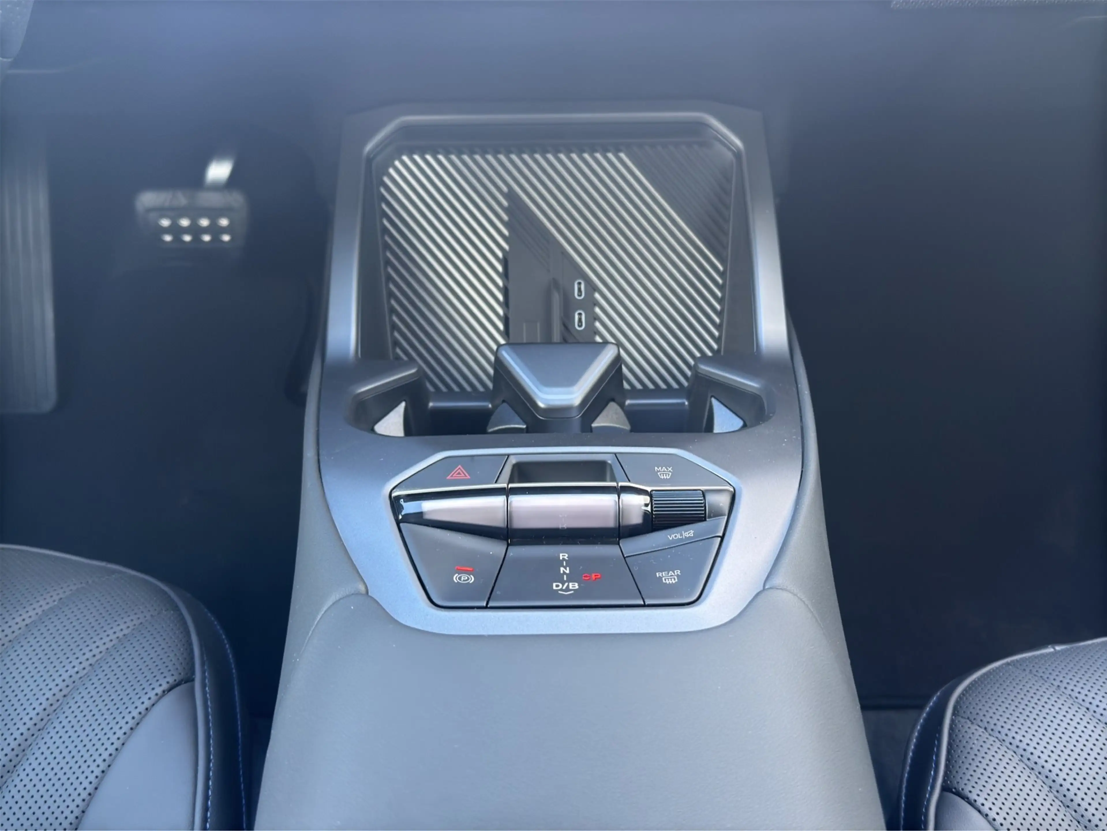 BMW iX3 40 sDrive — photo 14