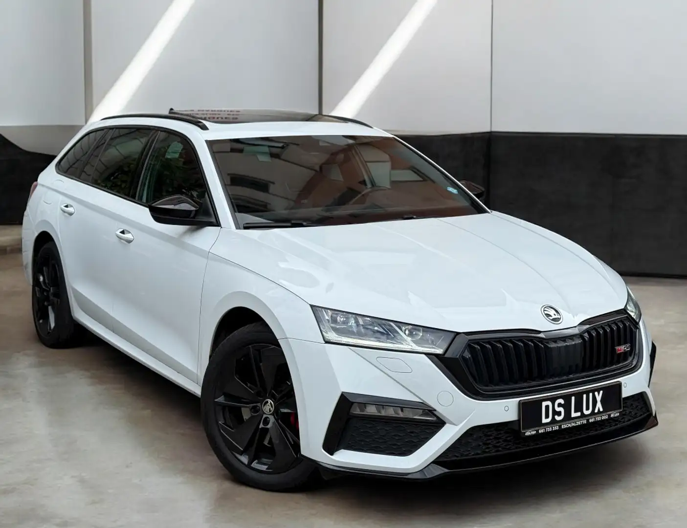 Skoda Octavia VRS iV DSG7 VIRTUAL COCPIT / LED / PANO NEW MODEL Blanc - 1