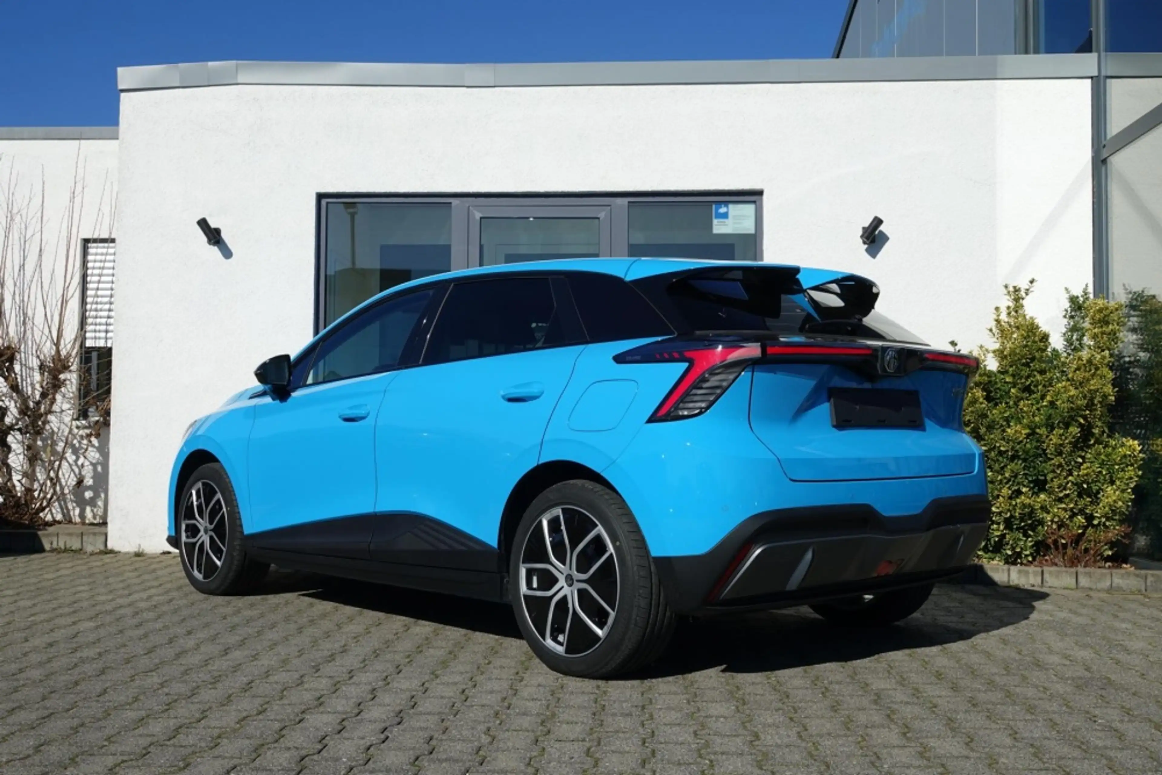 MG MG4 LUXURY 150KW 64 kWh 7J Garantie SOFORT! — photo 3