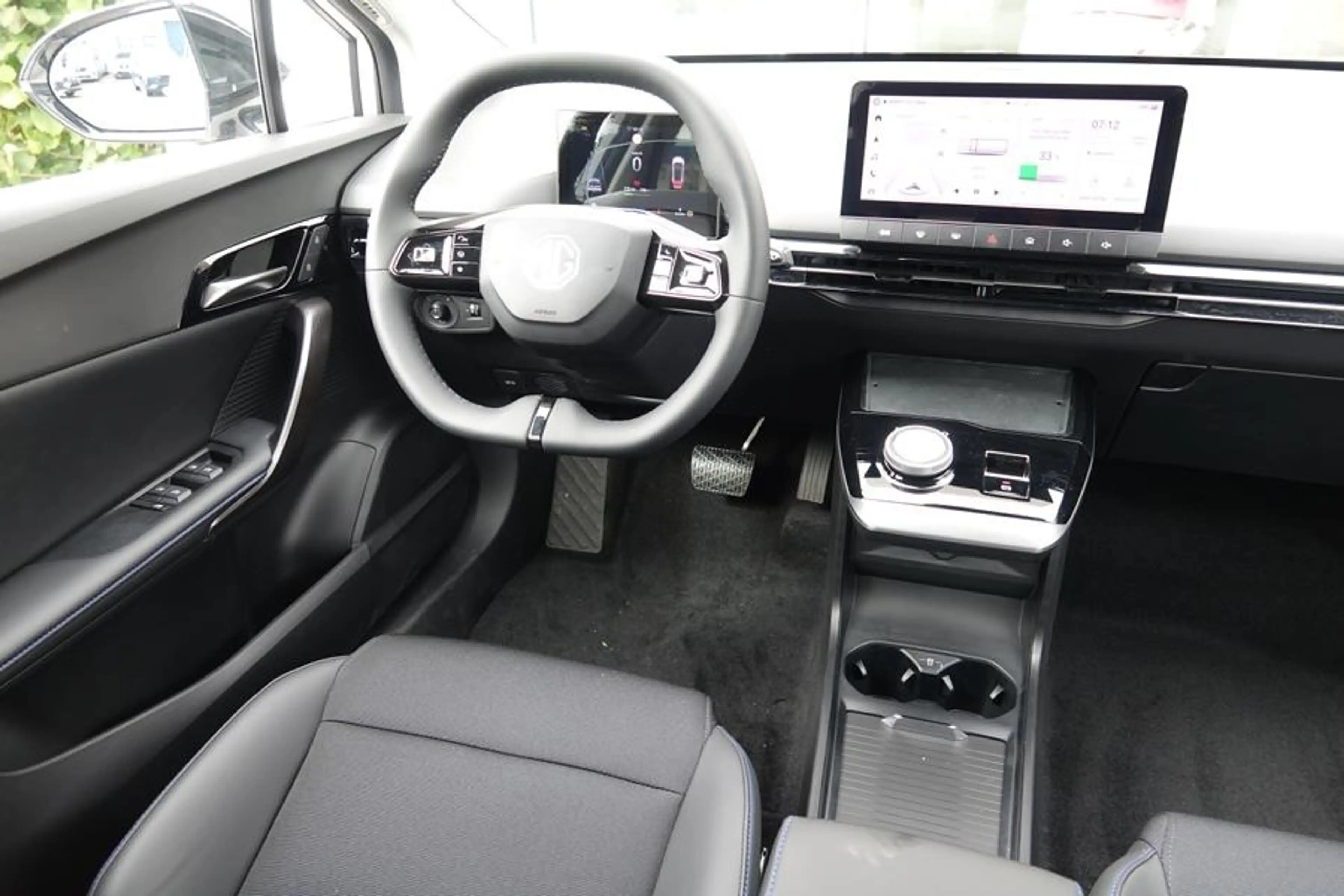 MG MG4 LUXURY 150KW 64 kWh 7J Garantie SOFORT! — photo 11