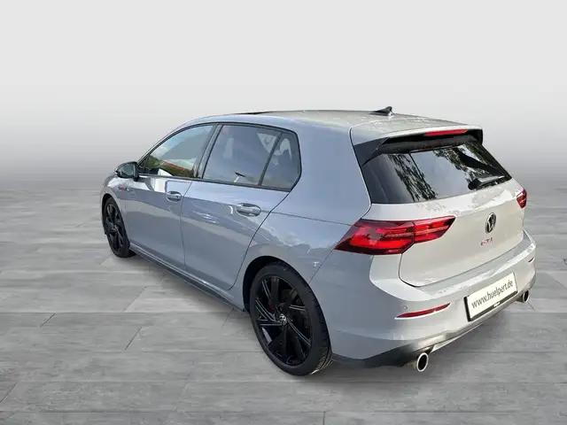 Volkswagen Golf view 3