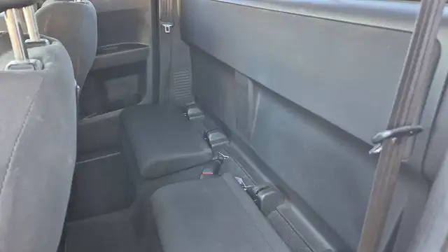 Isuzu D-Max view 9
