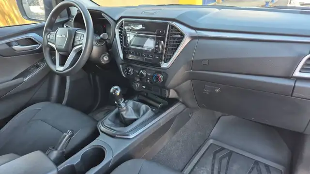 Isuzu D-Max view 10