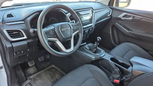 Isuzu D-Max view 8