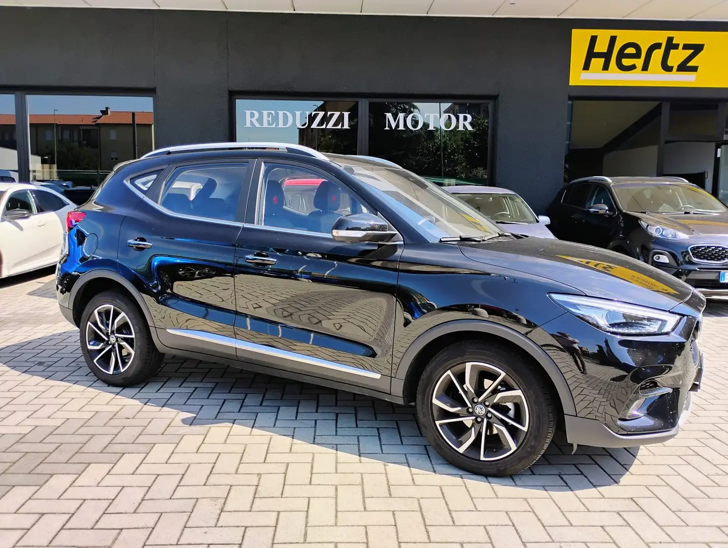 MG ZS ZS 1.5 Luxury Adas Schwarz - 2