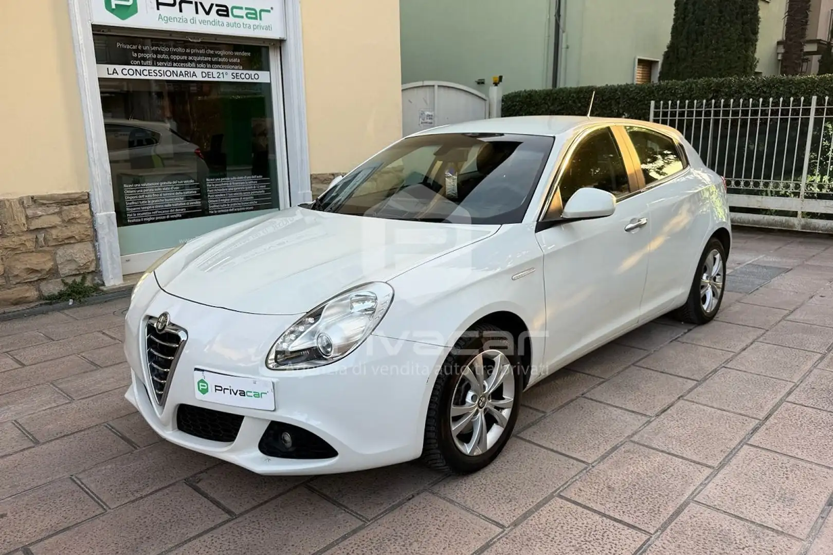 Alfa Romeo Giulietta Giulietta 2.0 JTDm-2 140 CV Distinctive Blanc - 1