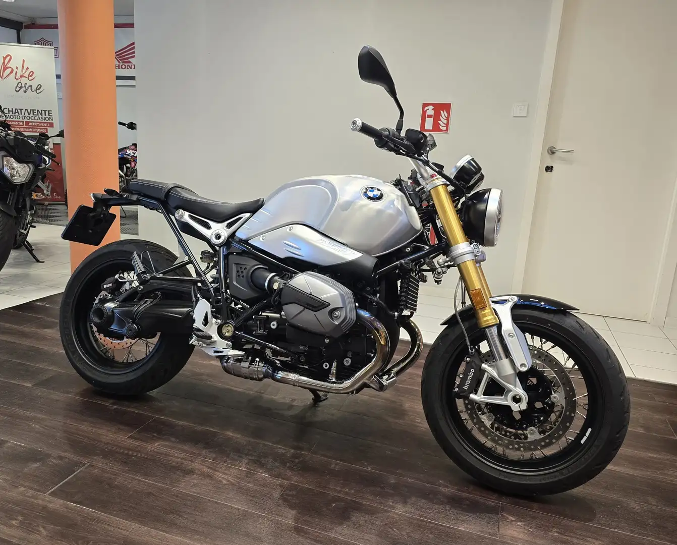 BMW R nineT Akrapovic Grijs - 2