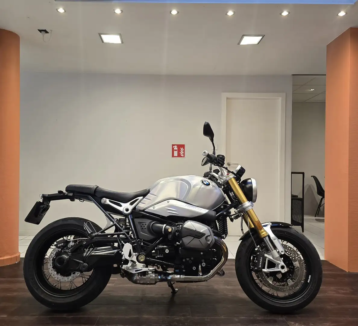 BMW R nineT Akrapovic Grijs - 1