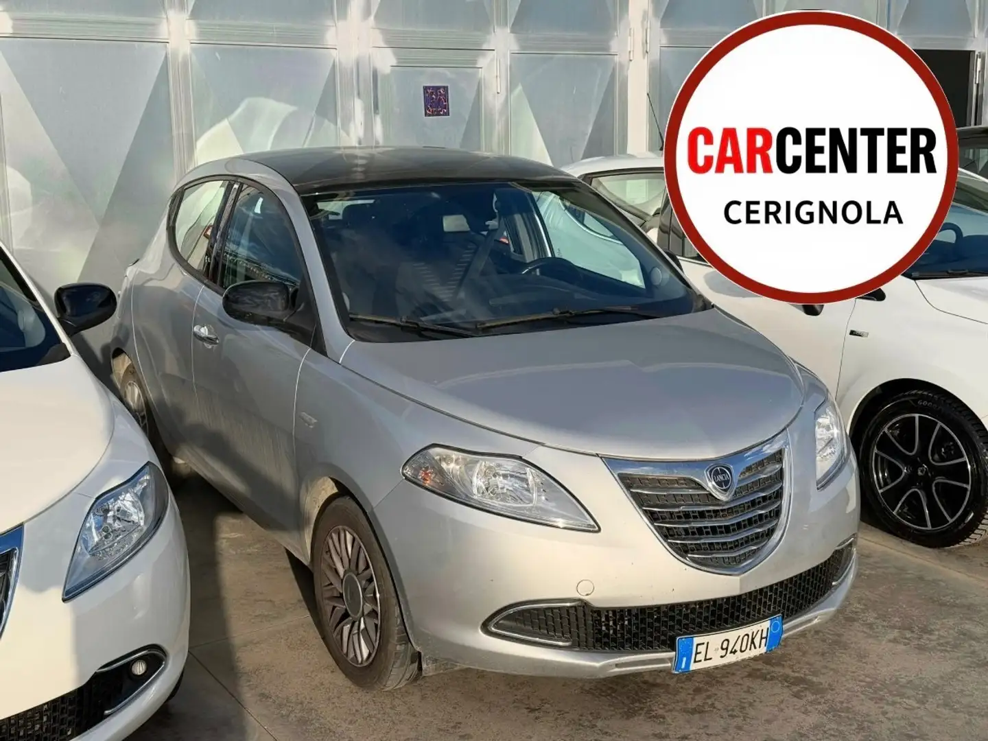 Lancia Ypsilon 1.2 69 CV 5 porte S&S Platinum Silber - 1