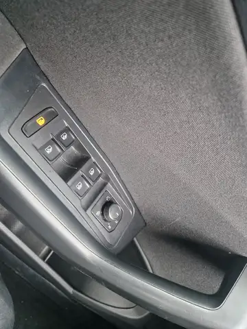 Volkswagen T-Roc view 12