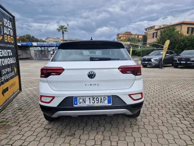 Volkswagen T-Roc view 5
