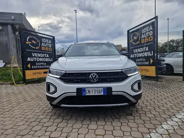 Volkswagen T-Roc view 2