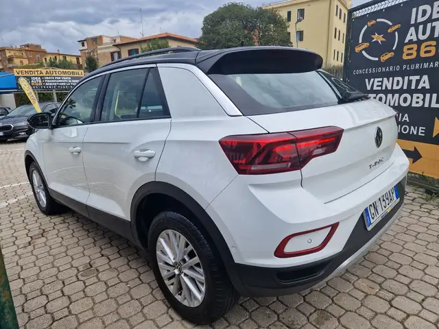 Volkswagen T-Roc view 6