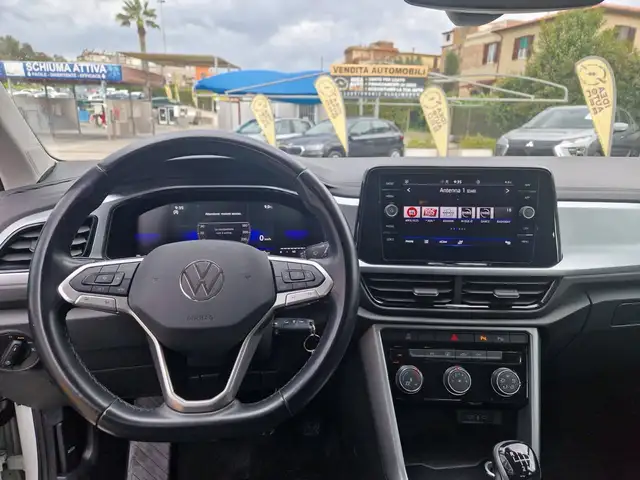 Volkswagen T-Roc view 8