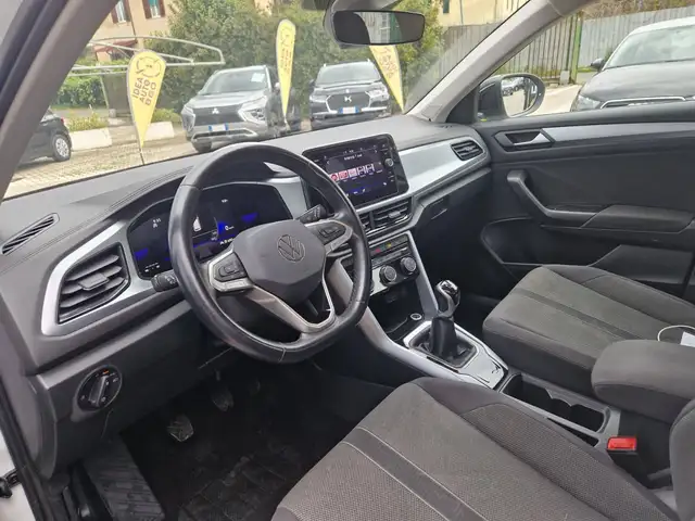 Volkswagen T-Roc view 7