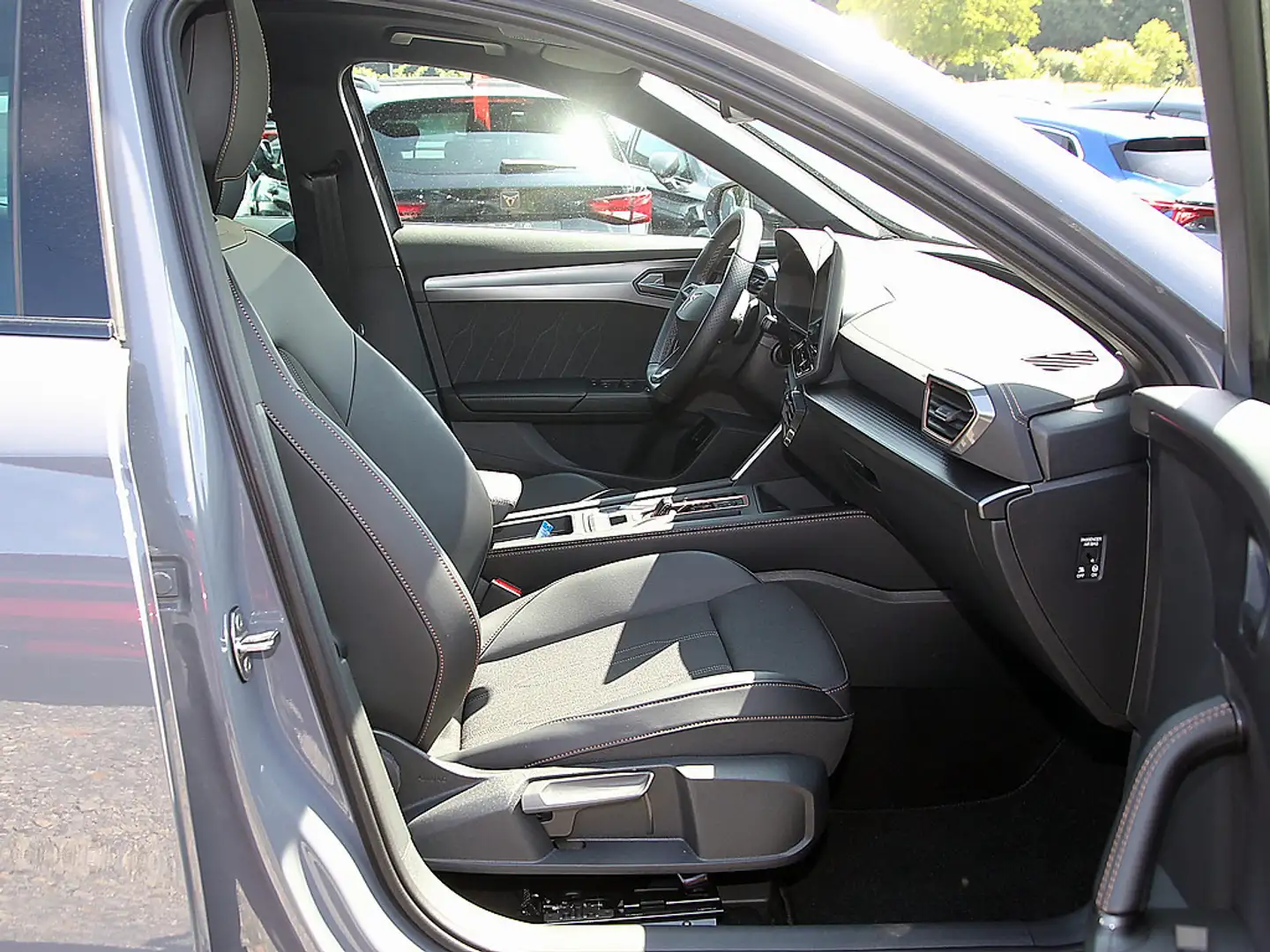 CUPRA Formentor 1.5 eTSI DSG NAVI PANO AHK KAM FACE Grau - 2