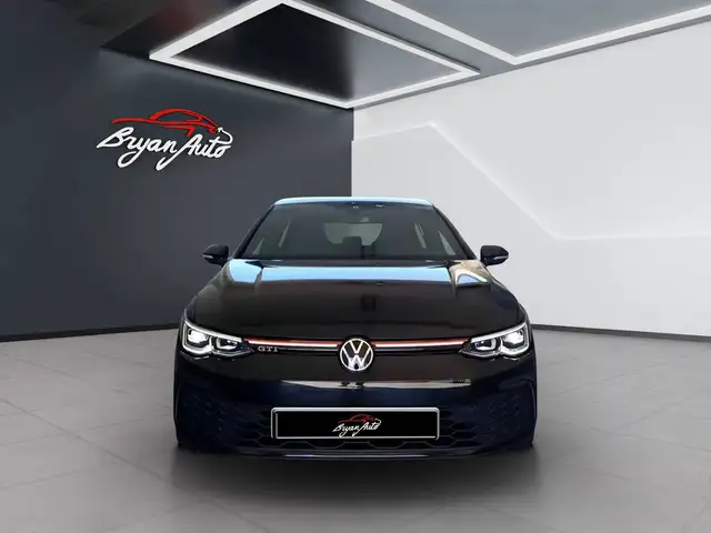 Volkswagen Golf view 2