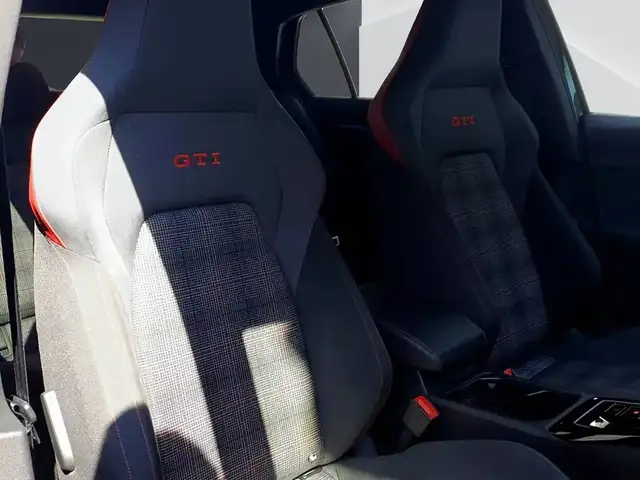 Volkswagen Golf view 13