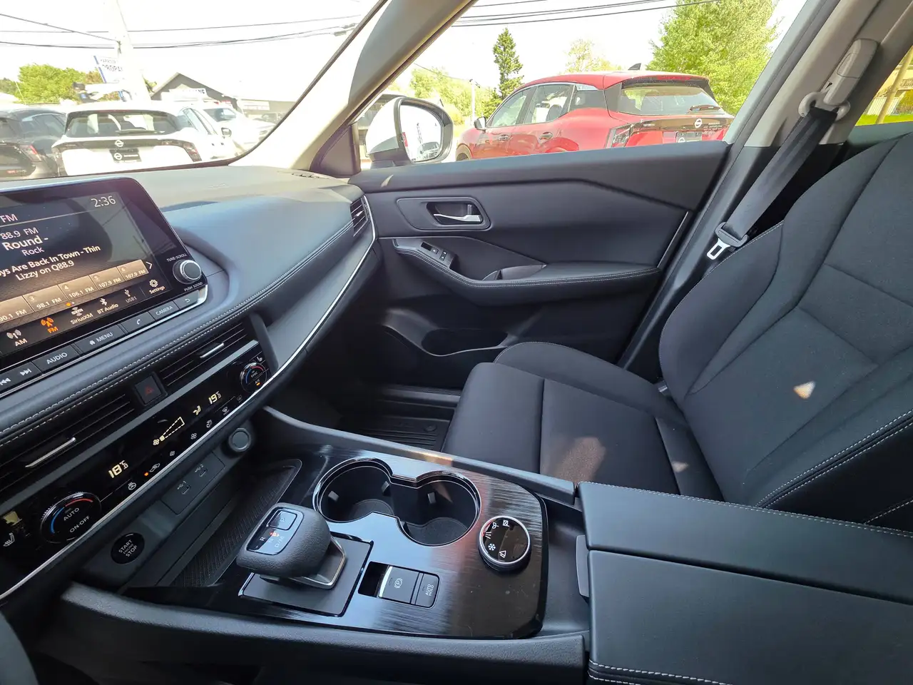 Nissan Rogue снимка Nissan Rogue