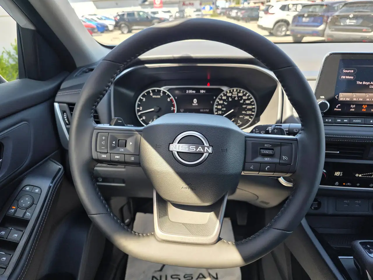 Nissan Rogue снимка Nissan Rogue