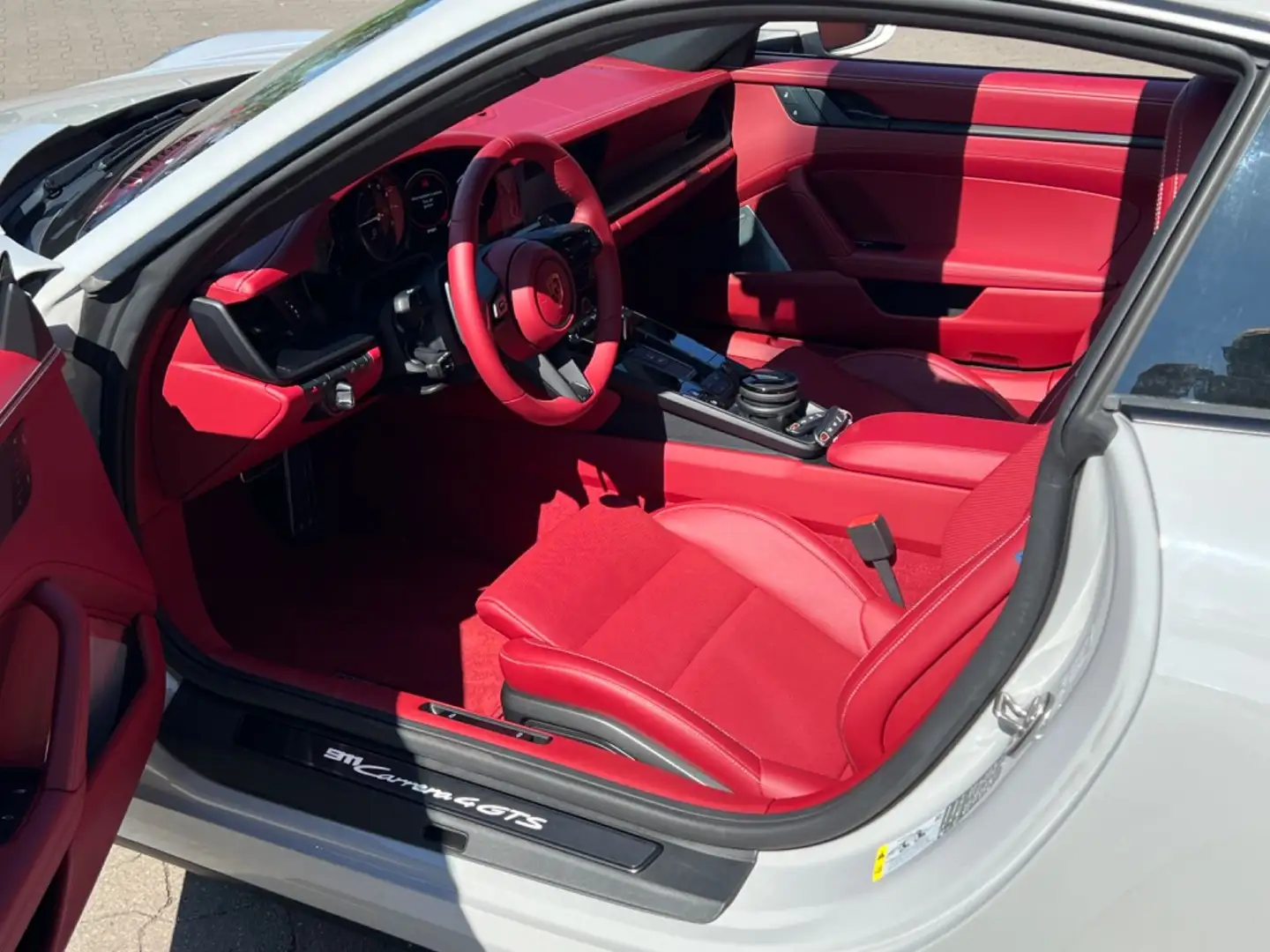 Porsche 992 911 992 CARRERA 4 GTS, NEUWAGEN, MY 2023 Grau - 2